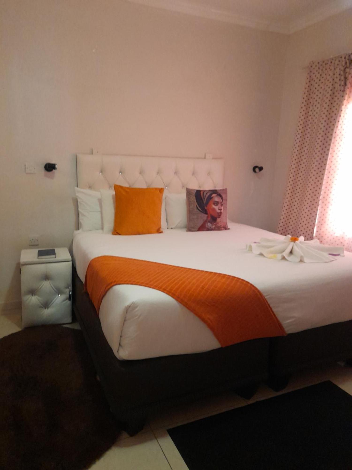 Rest & Digest Bed and Breakfast Serowe Buitenkant foto