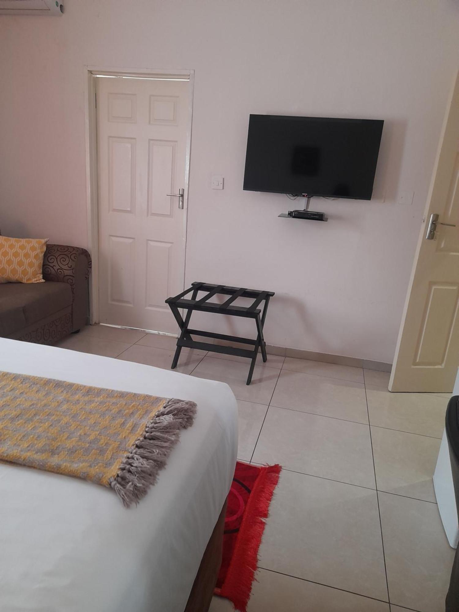 Rest & Digest Bed and Breakfast Serowe Buitenkant foto
